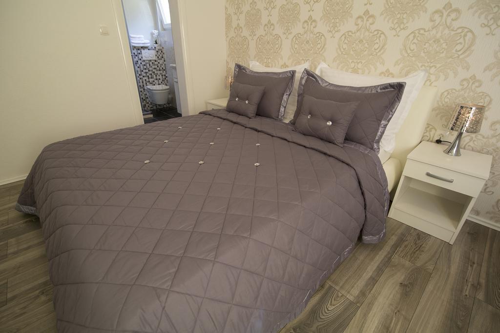 Villa Petra Apartment With Private Pool Makarska Extérieur photo