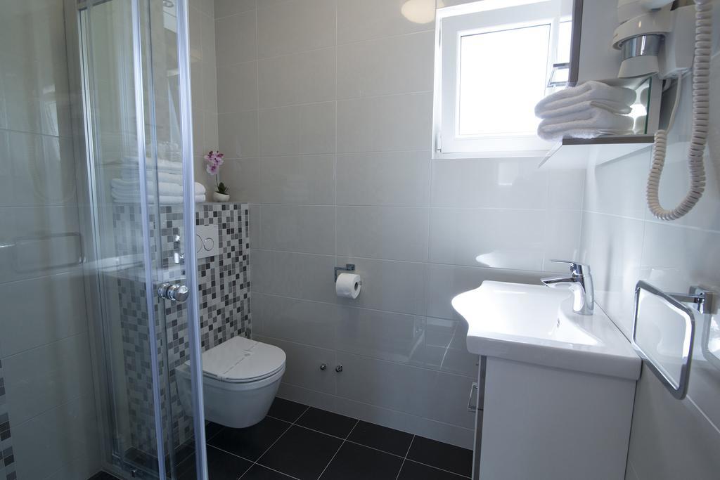 Villa Petra Apartment With Private Pool Makarska Extérieur photo